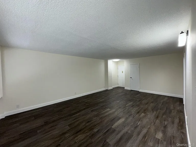 15 Stewart Pl #3D — Photo 8