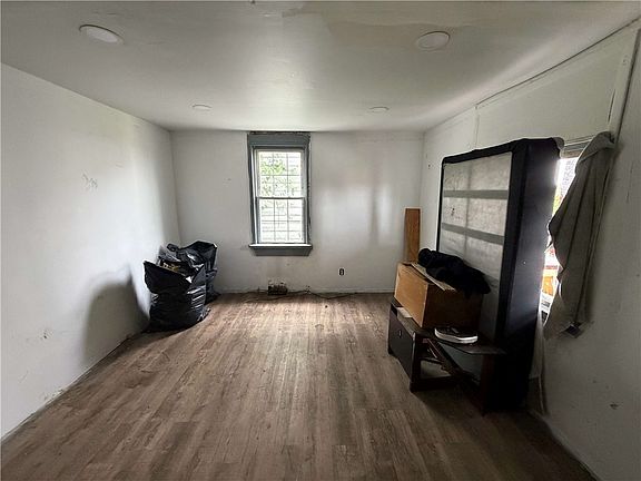 2nd image of 360 Mitchell Ave