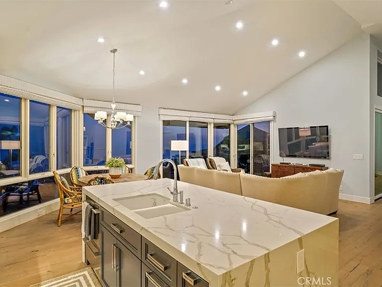 437 Emerald Bay — Photo 7