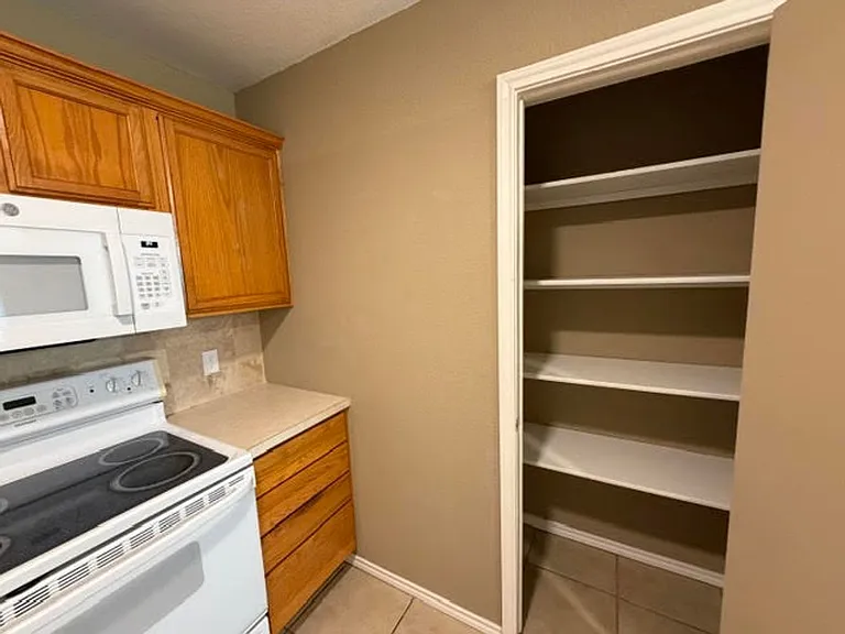 10209 Lilac Ln #B — Photo 17