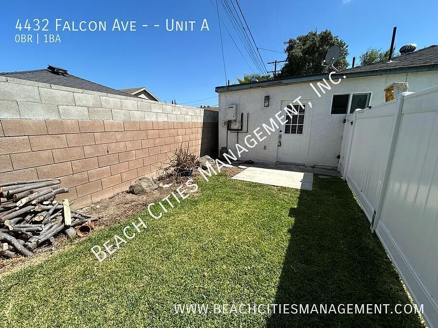 Private Back House Studio in Long Beach — Photo 2