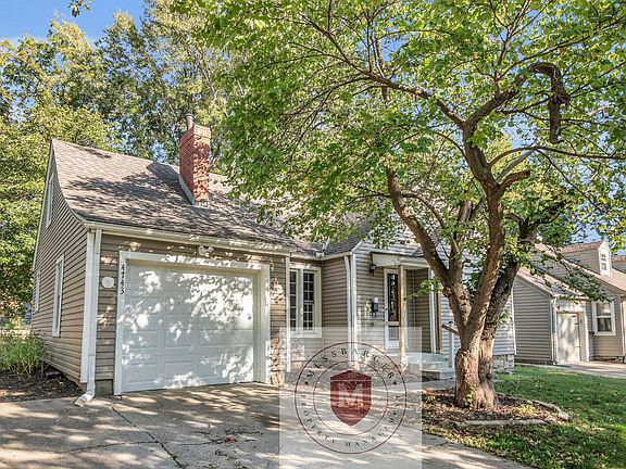 3rd image of 4743 Catalina St