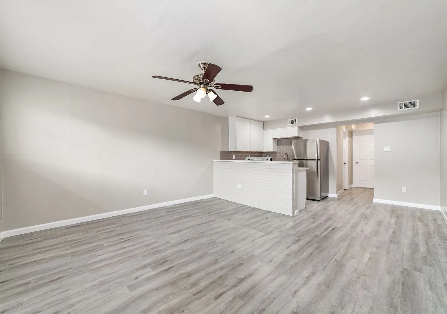 1424 Marshall — Photo 2