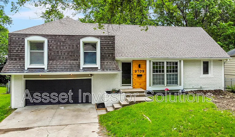 9109 Goddard St — Photo 1