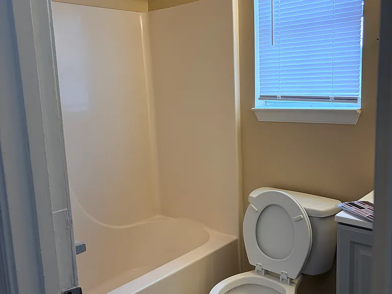 Upstairs full bathroom