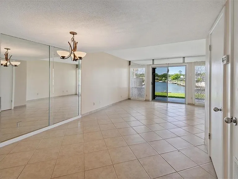 44 Clubhouse Dr #105 — Photo 4