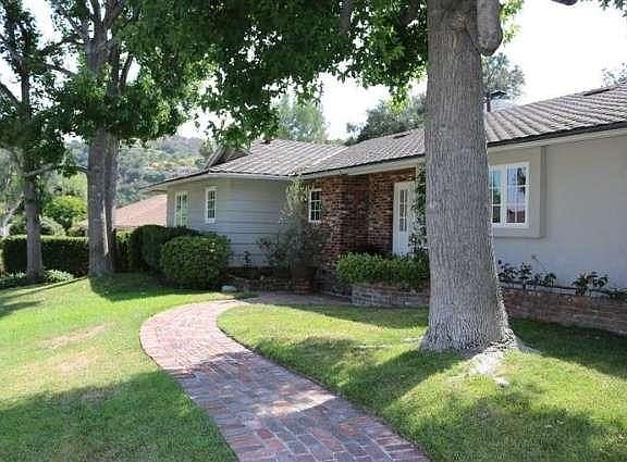 2nd image of 4357 Cobblestone Ln