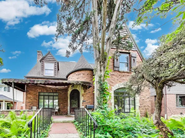 711 S Catherine Ave, La Grange, IL 60525