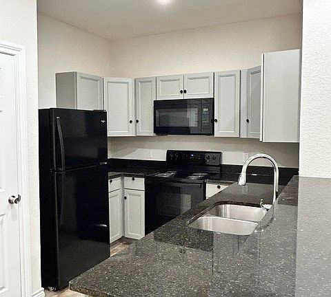 4th image of 6926 Crestway Rd #3