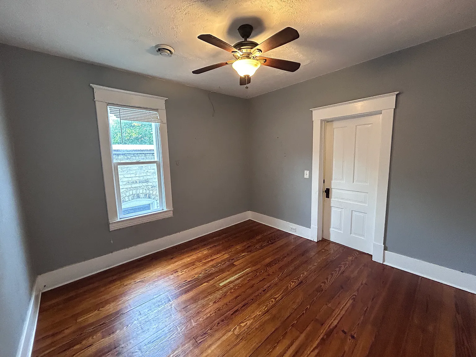 2 bed, 1000 sqft, $1,400 — Photo 3