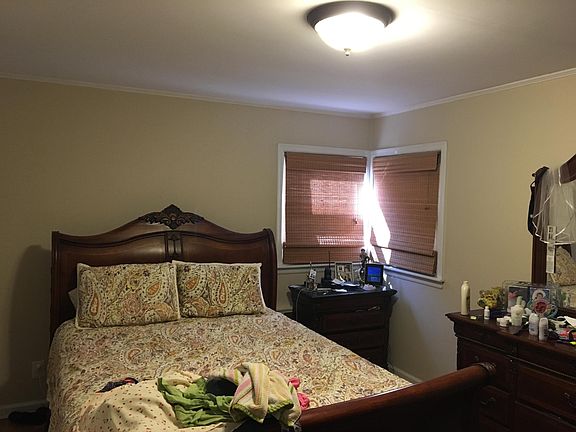 4th image of 335 Sylvan Ln