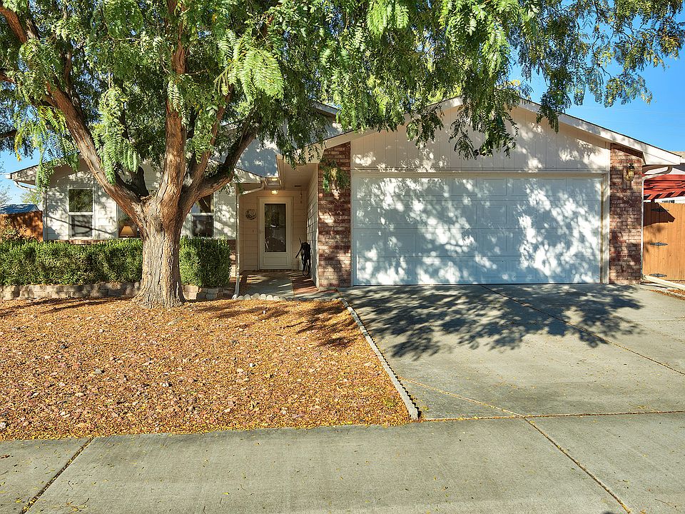 Great Curb Appeal!