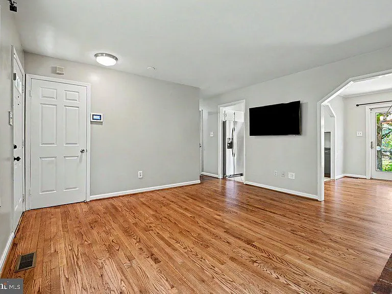 7804 Stafford Hill Ct — Photo 8