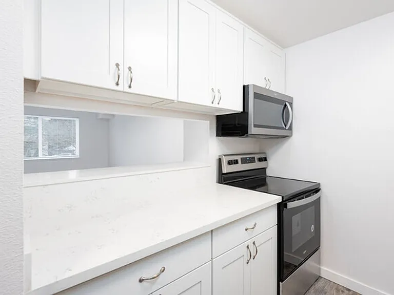 Hillcourt Apartments — Photo 25