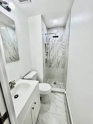Rented by Venezia Realty Group LLC | media 6