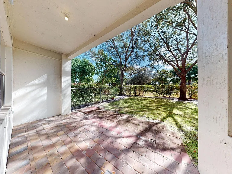 1007 Grove Park Cir — Photo 16