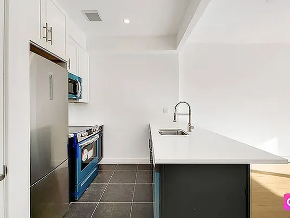 4th image of 103 Grove St APT 3R