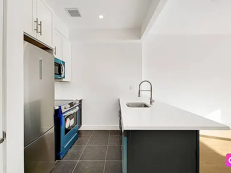 103 Grove St #3R — Photo 4