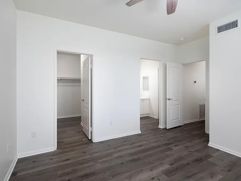 Creek View Condominiums — Photo 19