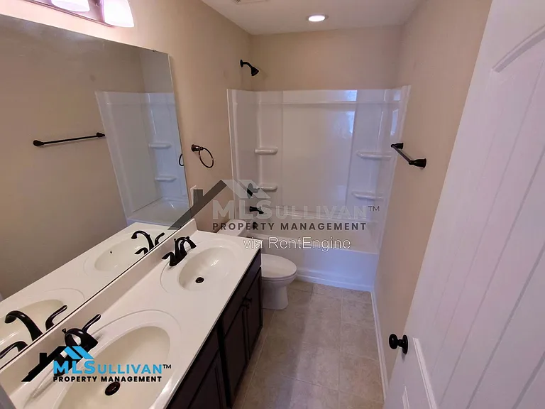 207 Maple Walk St — Photo 24
