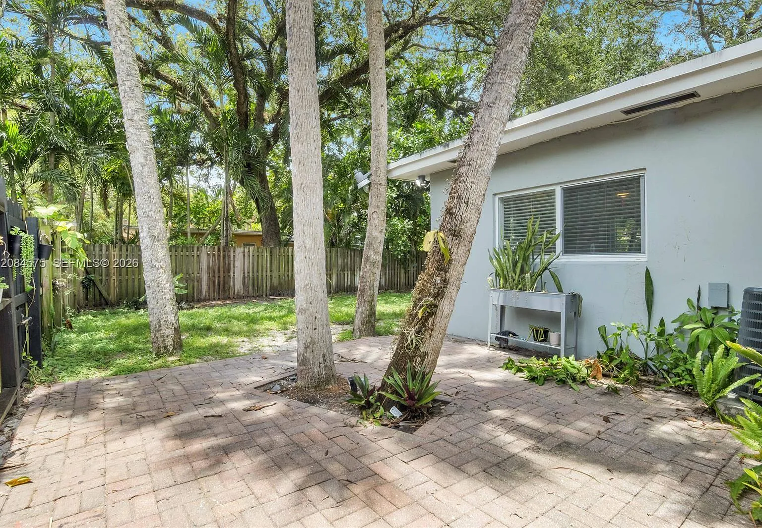 1 bed, 1.0 bath, 2395 sqft, $2,100 — Photo 3