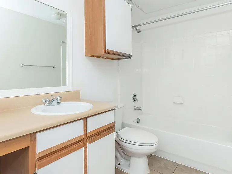 San Pedro Apartments — Photo 20