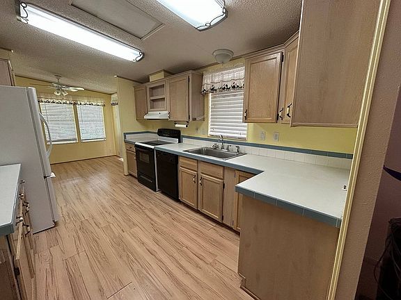 2nd image of 997 E Palm Valley Dr