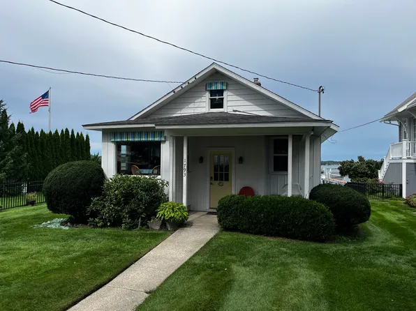 1793 S Shore Dr, Holland, MI 49423