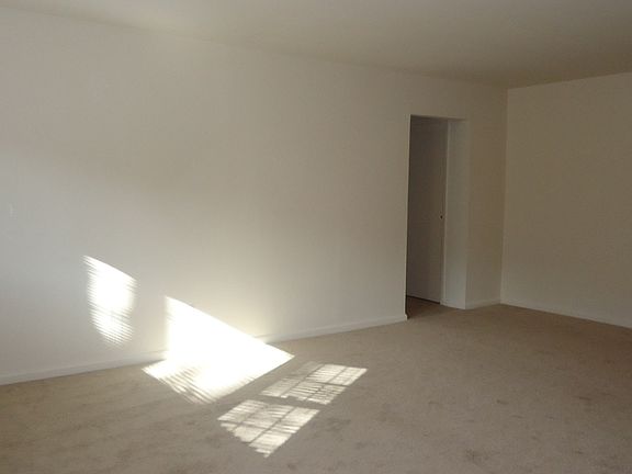 5th image of 11 Hasbrouck Dr APT C