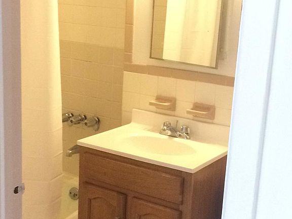 4th image of 5816 85th St APT 3C