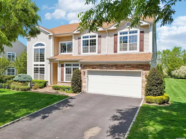 1 Pondview Drive, Saint James, NY 11780