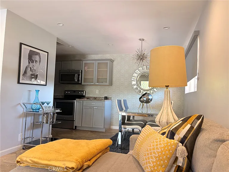 510 N Villa Ct — Photo 6