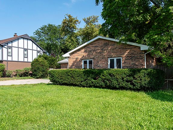 3rd image of 2337 N Sheridan Rd
