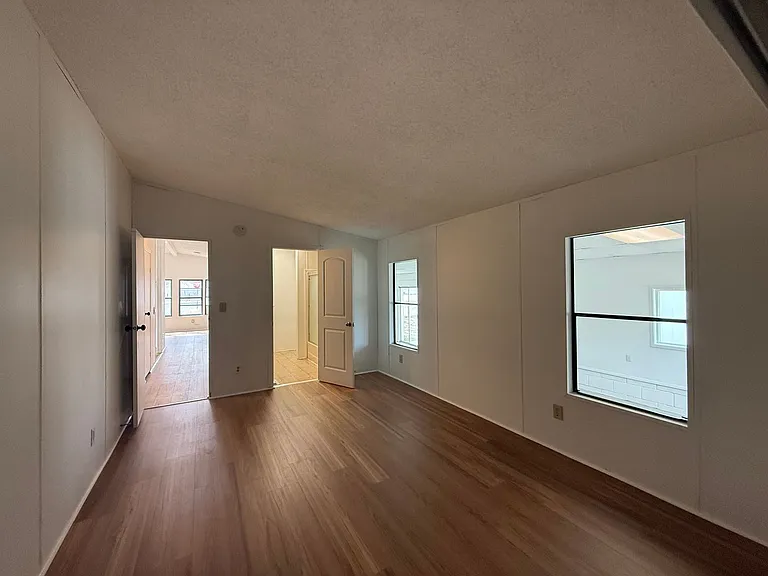 2381 E Butler Ave — Photo 8