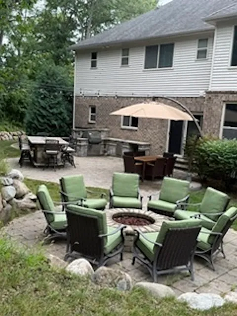 4 bed, 4.5 bath, 4400 sqft, $6,000 — Photo 2