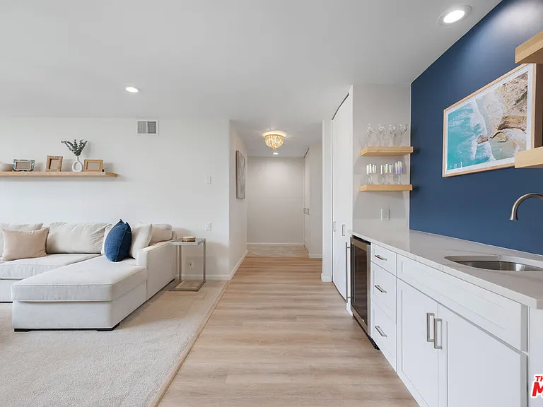 809 S Bundy Dr #205 — Photo 6
