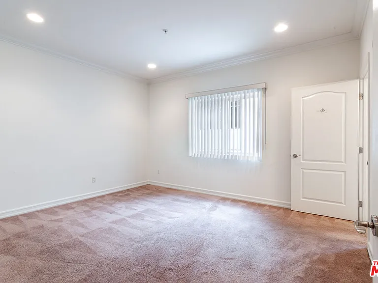 2335 S Bentley Ave #104 — Photo 31