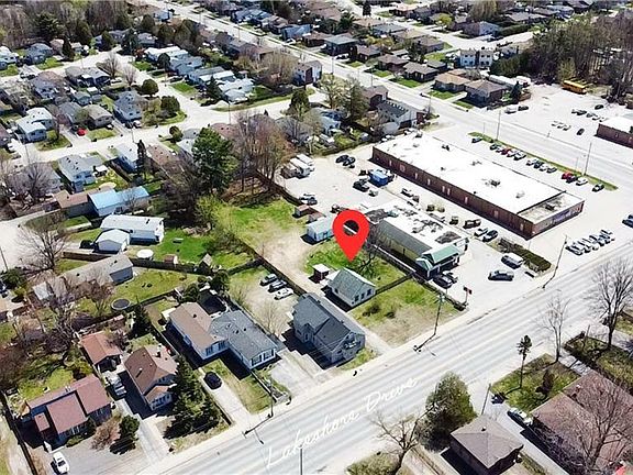 2nd image of 508 Lakeshore Dr