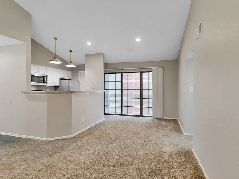 Silverwood Apartments — Photo 56
