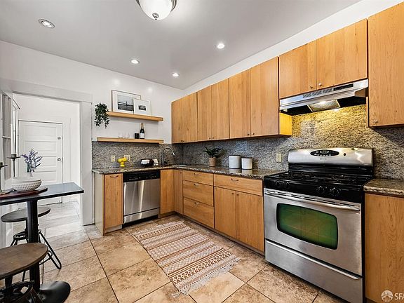 5th image of 372 Lily St #378