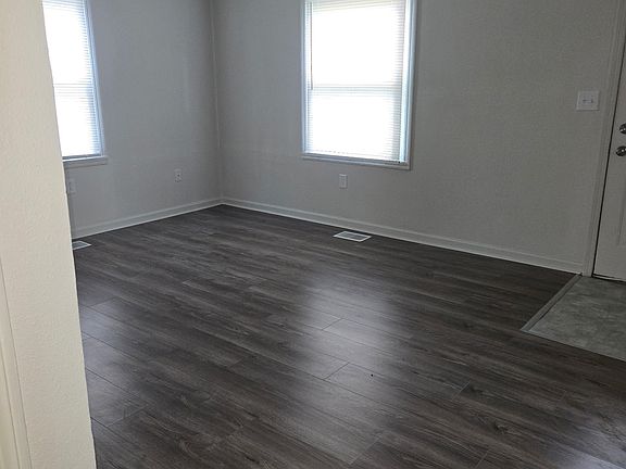 4th image of 440 Shelby St