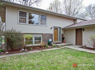 9 Chevy Chase Dr, Buffalo Grove, IL