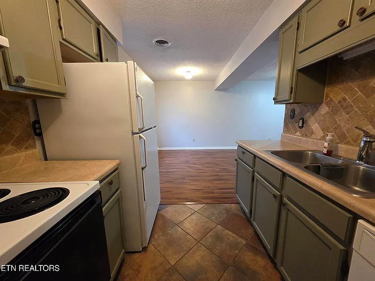 6505 Doe Creek Way — Photo 9