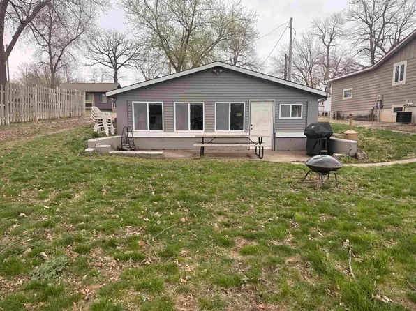 136 Rohr St, Arnolds Park, IA 51331
