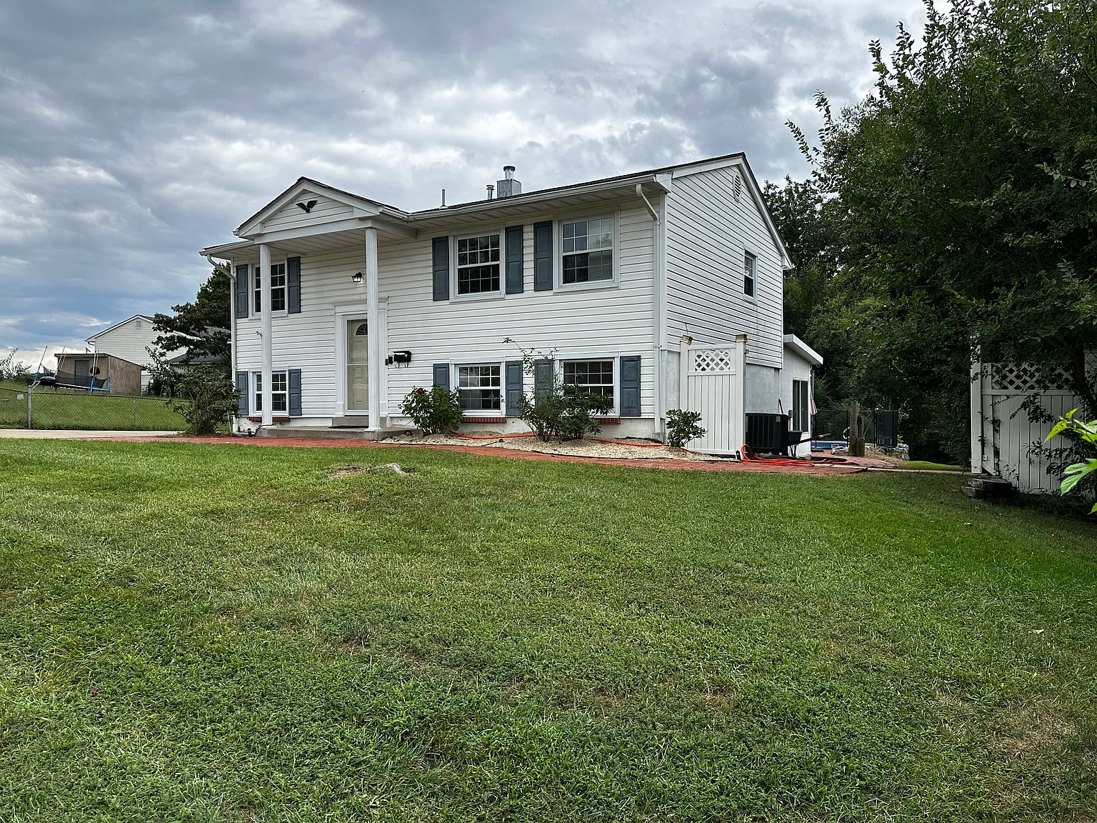 4 bed, 1739 sqft, $3,000 — Photo 3