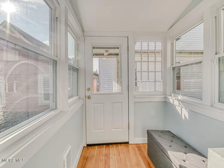 26 Heck Ave — Photo 42