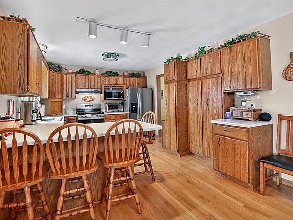 4th image of 714 Willow Run Street