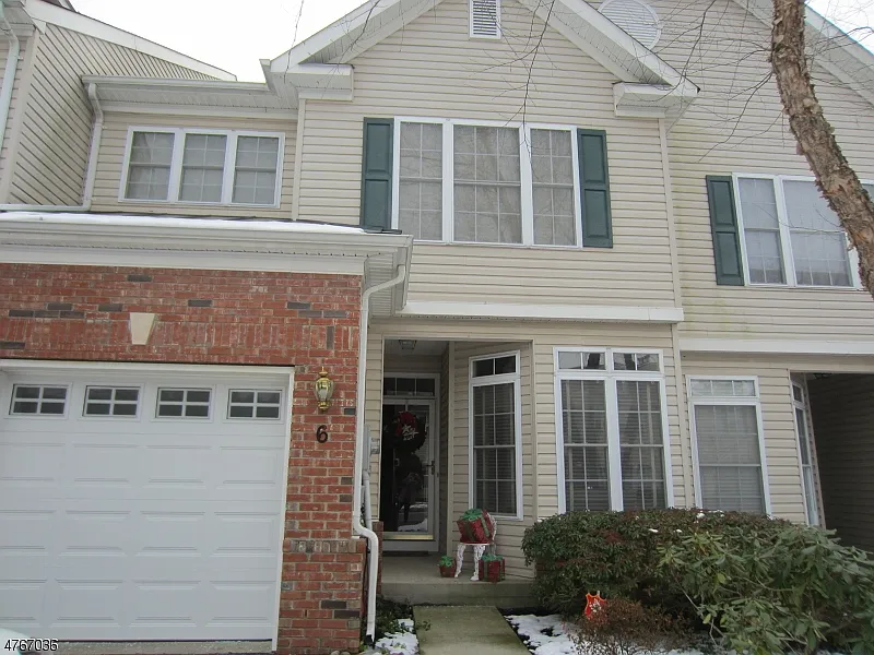 6 Stevens Ln photo 1