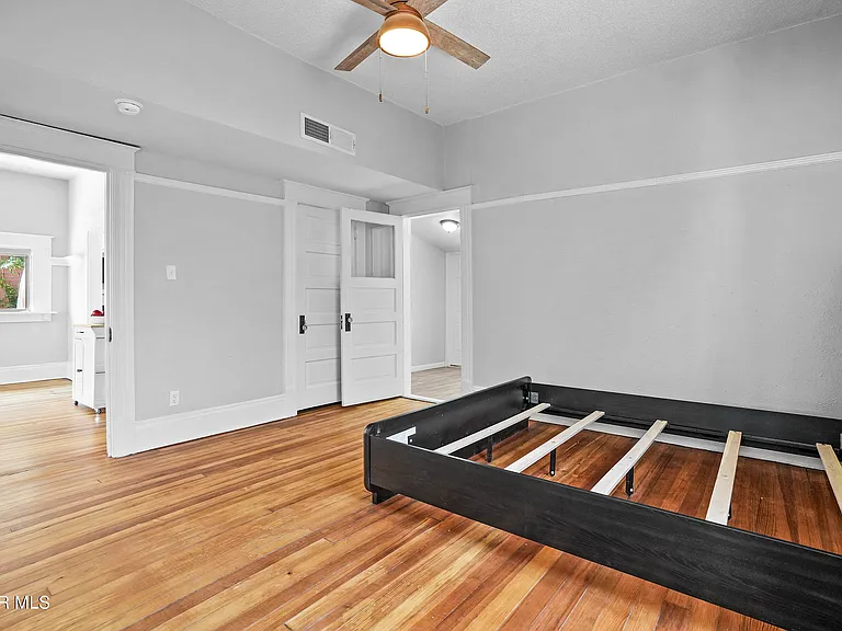 305 E River Ave — Photo 27