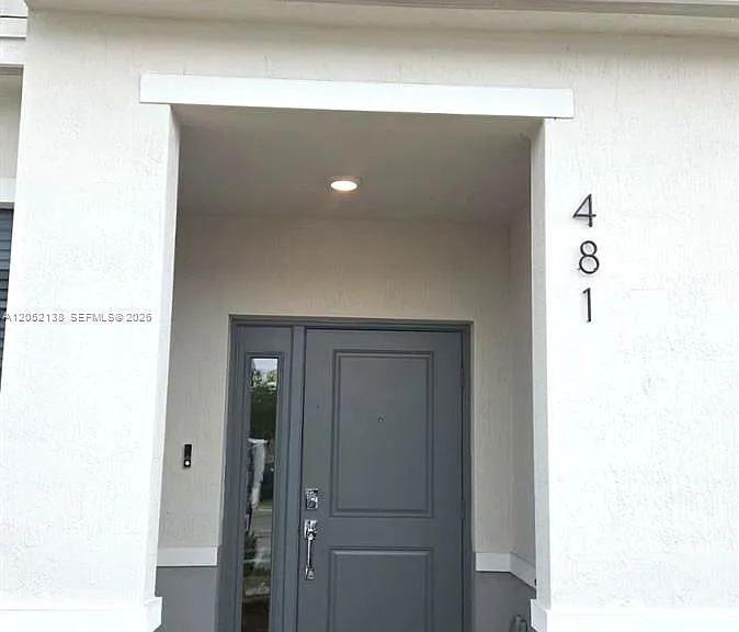 481 NE 12th St — Photo 1
